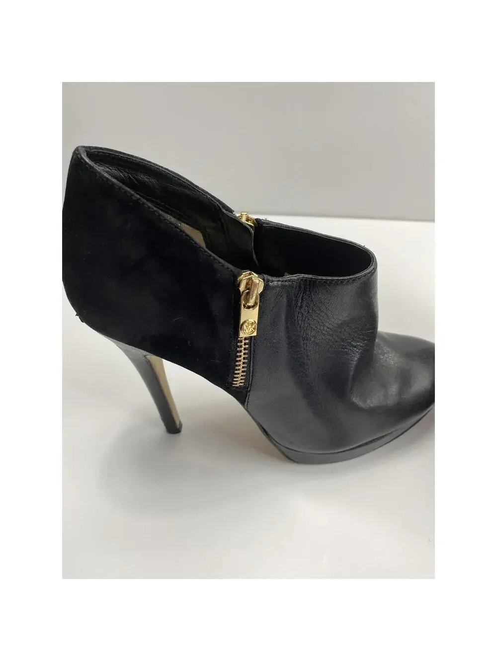 Michael Kors Heels Size 8 Black Closed Toe Slip On Pumps Great Pre Owned